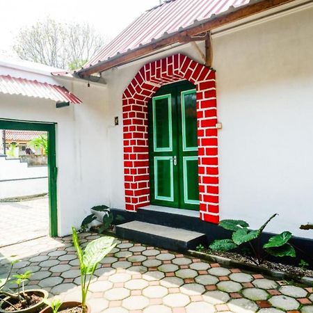 Reddoorz Syariah @ Ndalem Kembang Sore 요그야카르타 외부 사진