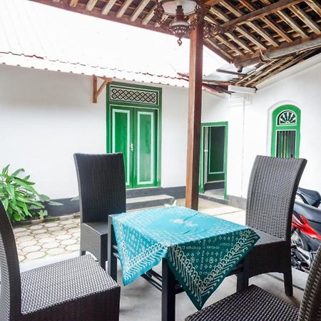 Reddoorz Syariah @ Ndalem Kembang Sore 요그야카르타 외부 사진
