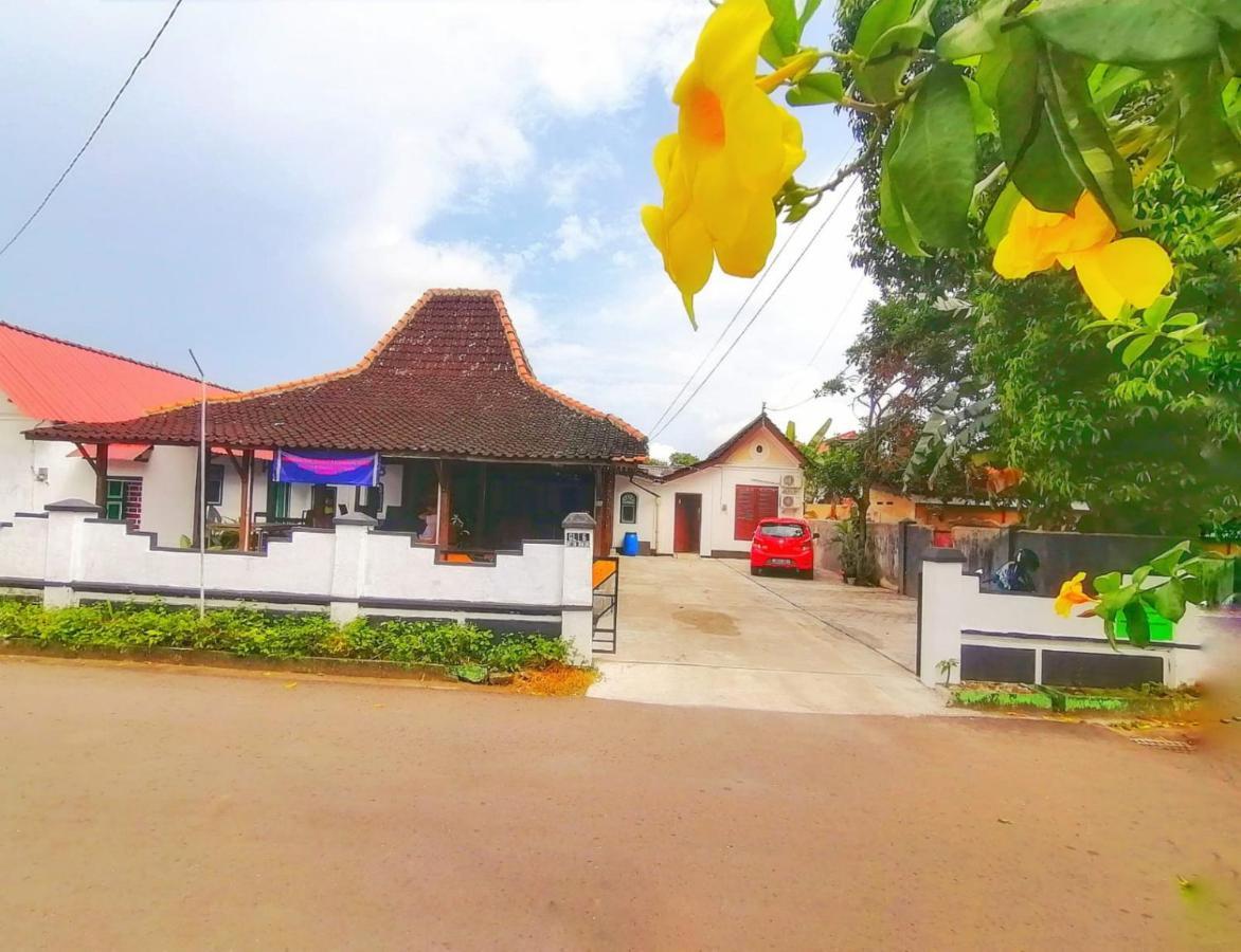 Reddoorz Syariah @ Ndalem Kembang Sore 요그야카르타 외부 사진