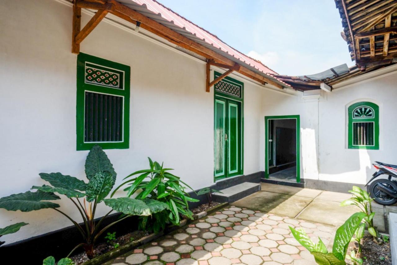 Reddoorz Syariah @ Ndalem Kembang Sore 요그야카르타 외부 사진