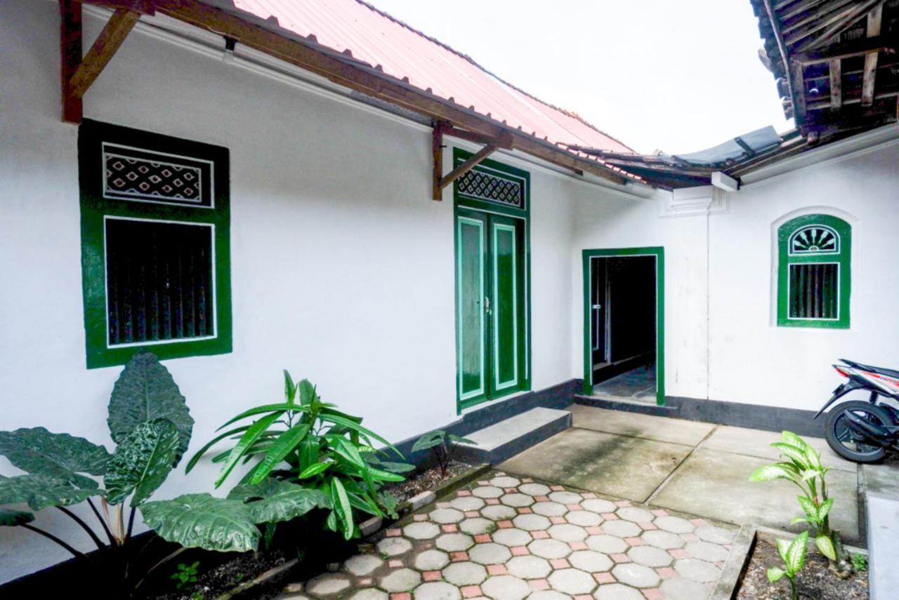 Reddoorz Syariah @ Ndalem Kembang Sore 요그야카르타 외부 사진